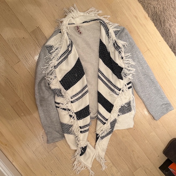 dolan Sweaters - dolan Fringe-Trim Open-Front Shrug in Cream & Black